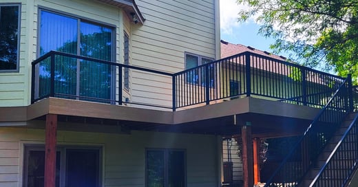 Clear Views, Clean Lines: The Benefits of Glass Railing for Your Deck
